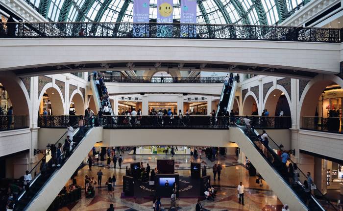 Uvnitř nákupního centra Mall of the Emirates