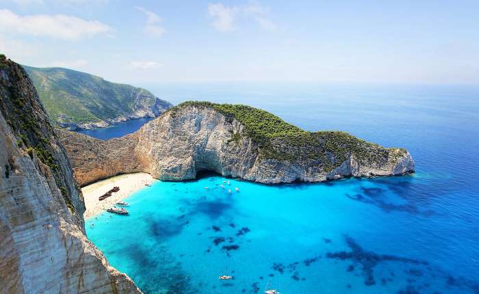 Ostrov Zakynthos: Zaplavete si se želvami, prozkoumáte lodní vraky i mořské jeskyně 1300w