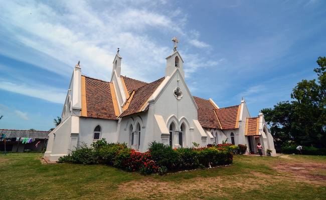 Jeden z katolických kostelů v Negombu - By Анастасия Ольховская (Source Link) [CC BY 2.0 (http://creativecommons.org/licenses/by/2.0)], via Wikimedia Commons