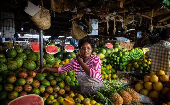 Trh s ovocem v Keni