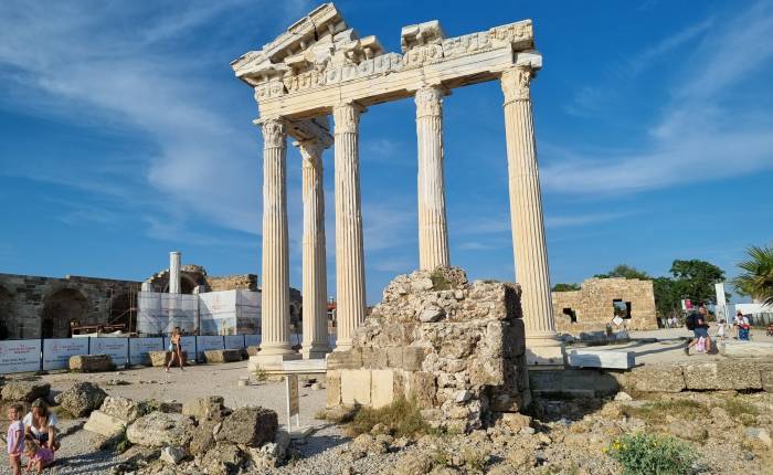 Ruiny Apollonova chrámu v Side