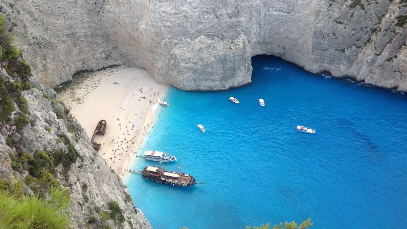 Pohled na pláž Navagio na Zakynthosu