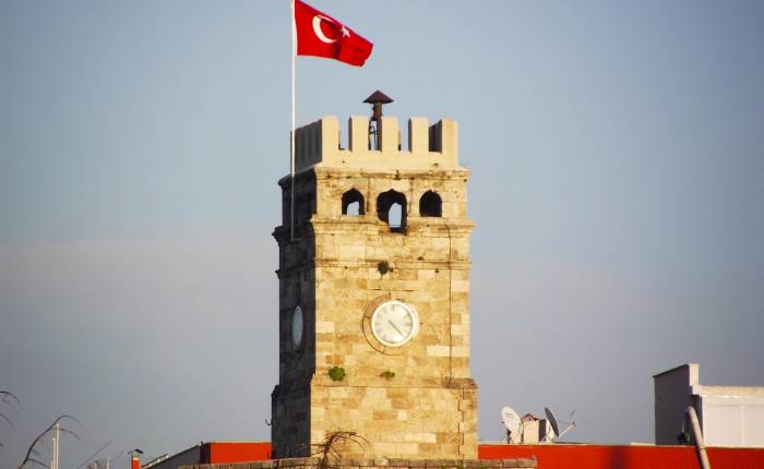 Hodinová věž v Antalyi