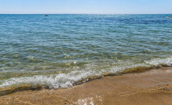 Na plážích v Hammametu je voda velmi klidná