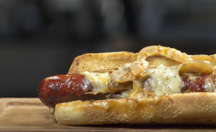 Hot dog je populární americké jídlo