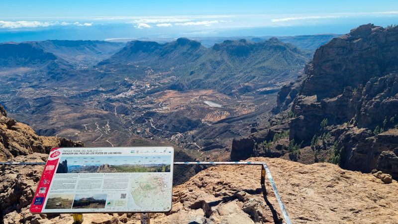 Výhled z nejvyšší hory Pico de las Nieves