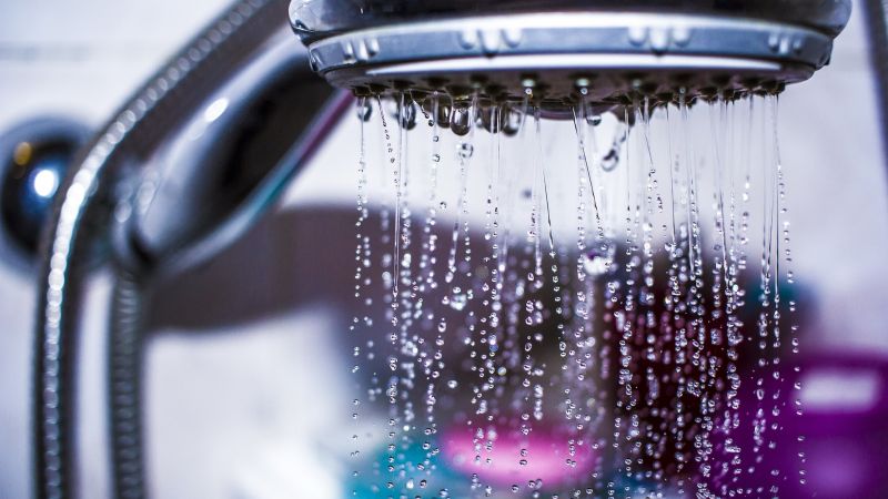 I při sprchování je dobré být obezřetný