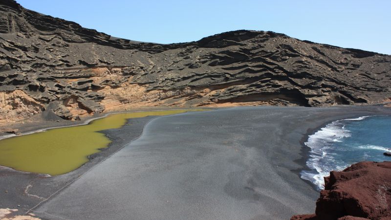 Lávová pláž na Lanzarote