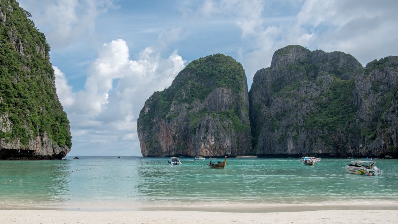 Maya Bay v Phi Phi